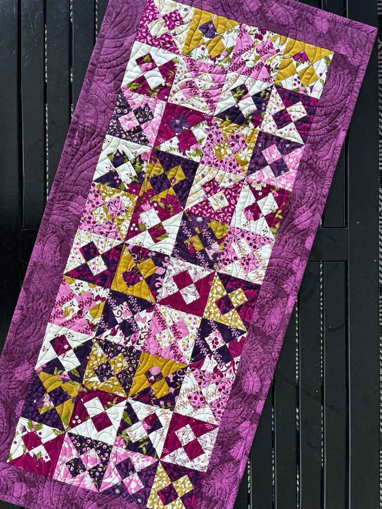 Lil' Billie - PDF Table Runner Pattern 243 Pattern GE Designs